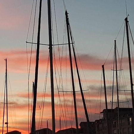 Super Voilier Eve Hotell Gruissan Exteriör bild