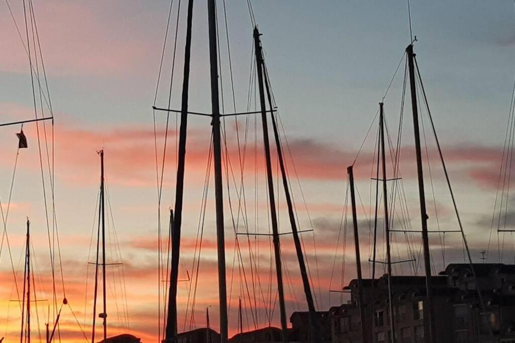 Super Voilier Eve Hotell Gruissan Exteriör bild